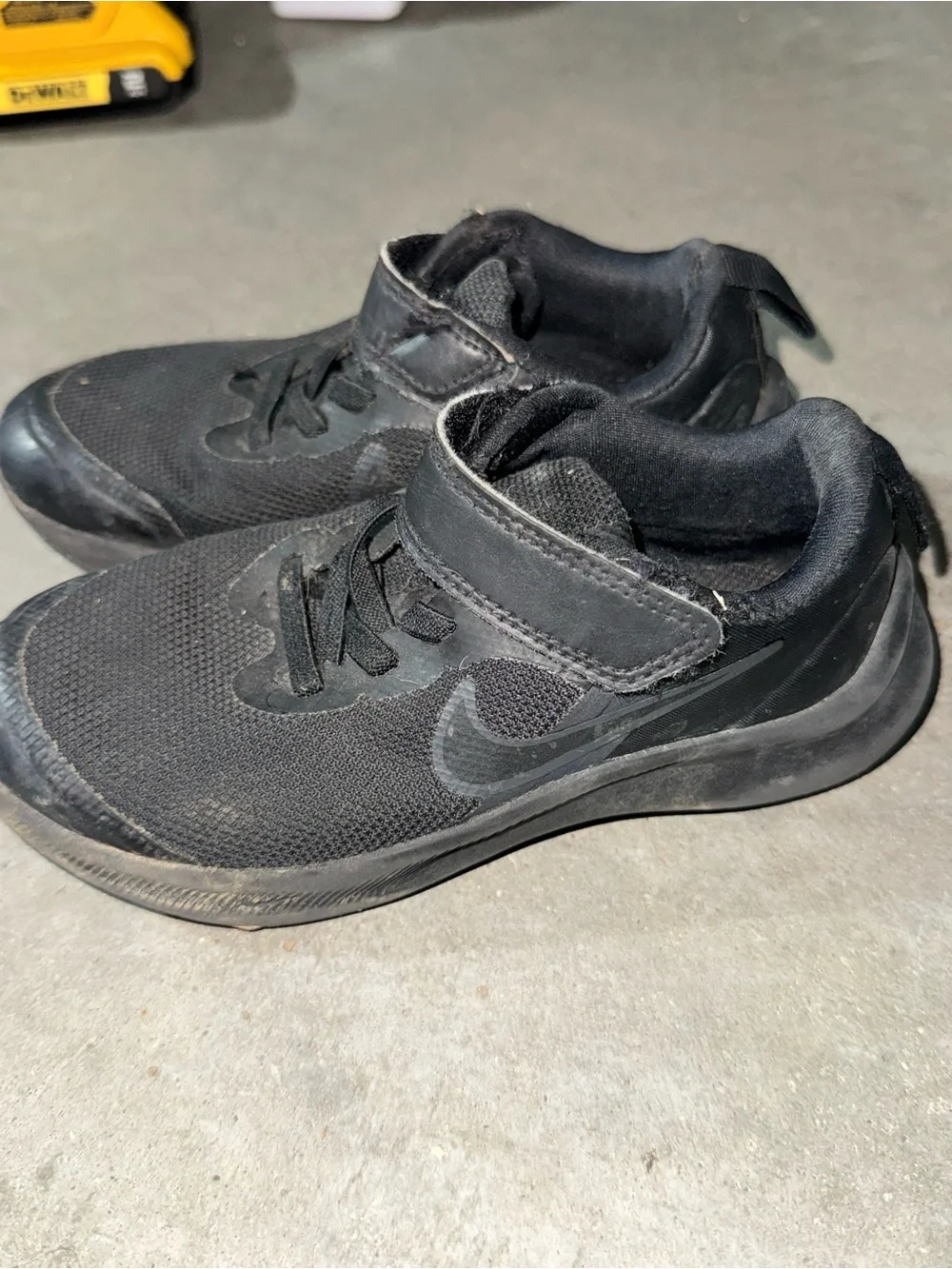 Nike Kids Black Hook-and-Loop Athletic Sneakers